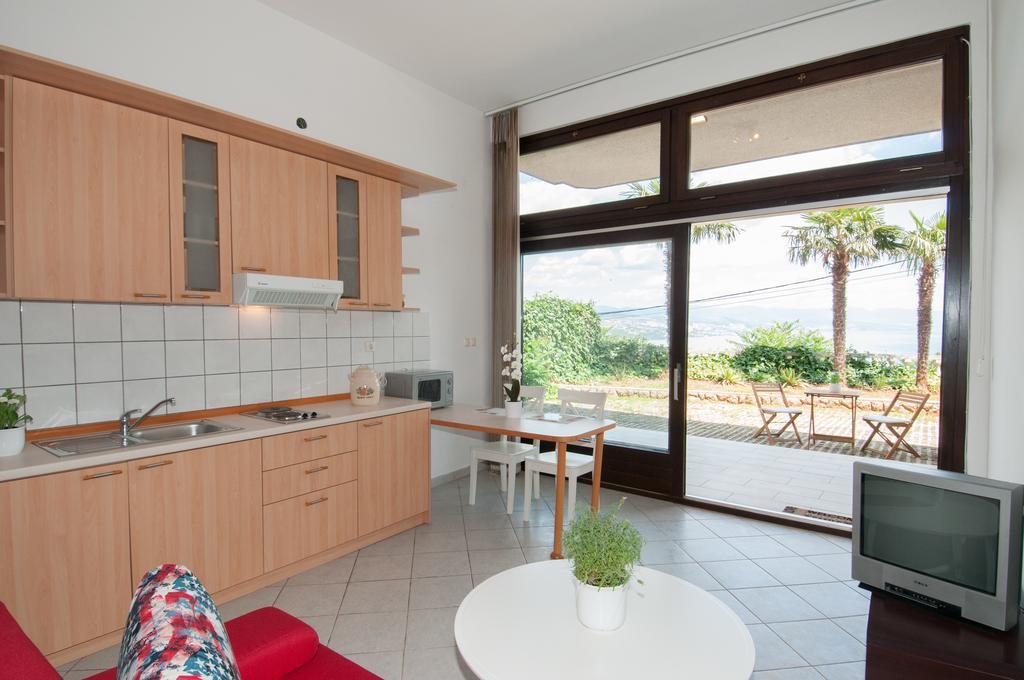 Apartments Daniel Opatija Rom bilde